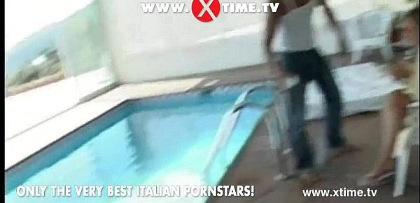  How to take it in the ass at the pool if you are a whore! Lesson 1! XTIME.TV!